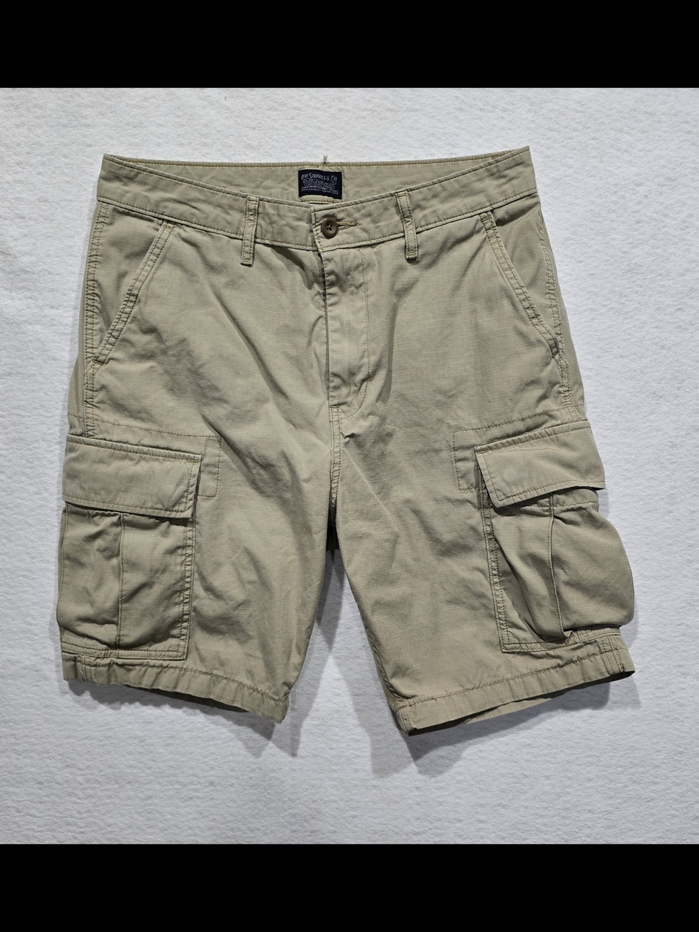 Mens Levi's Khaki Cargo Shorts,  Multiple Pockets, Size 31